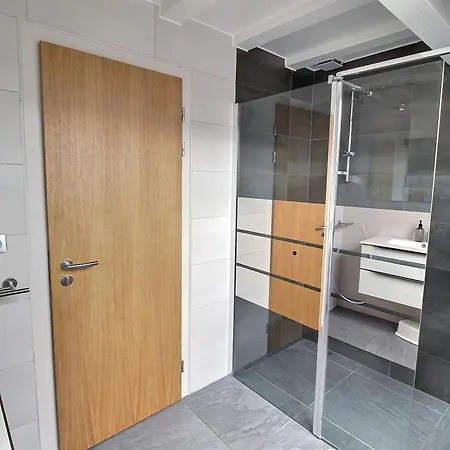 Maison Spacieuse à Colmar, 5 Chambres, Terrasse, Wifi, Parking Gratuit - Fr-1-722-12